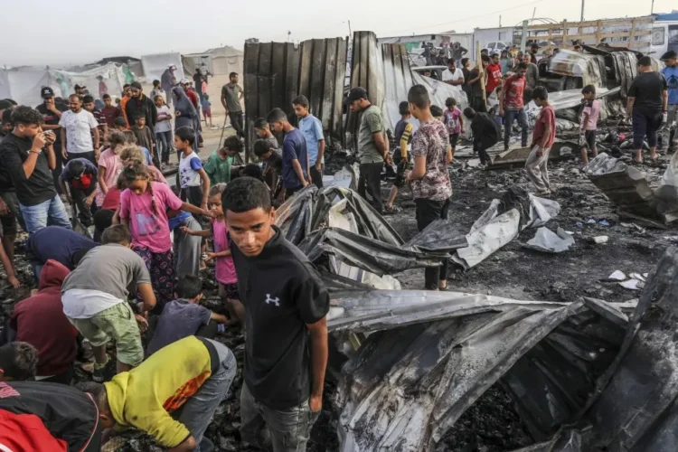 Gaza’s Agony: 95 Killed as Civilians Die Waiting for Food Amid Israeli Strikes