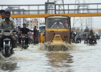 Heavy Rains Batter Karachi, Leave Six Dead as Authorities Declare Emergency