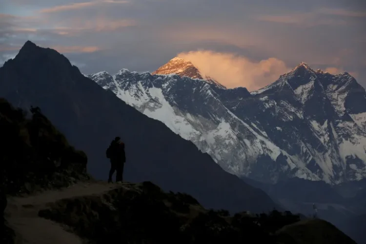 Poland’s Andrzej Bargiel becomes first to ski down Everest without oxygen