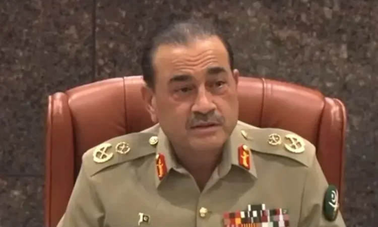 Army chief warns against threats from Indian and Afghan sides amid rising tensions