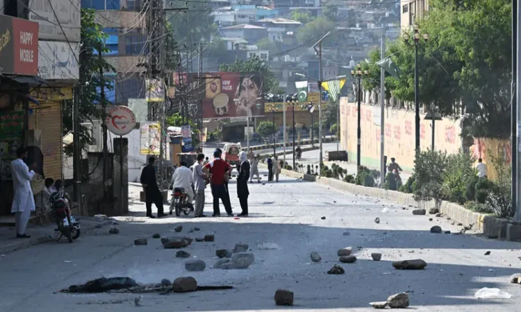 Govt Delegation Reaches Muzaffarabad for Talks with JAAC Amid AJK Unrest
