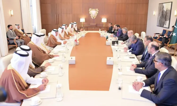 PM Shehbaz Sharif Holds Delegation-Level Talks with Bahraini Leadership in Manama