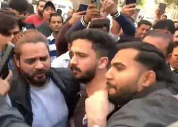 FIR Registered Against Lawyers for Allegedly Assaulting City Courts SHO in Karachi