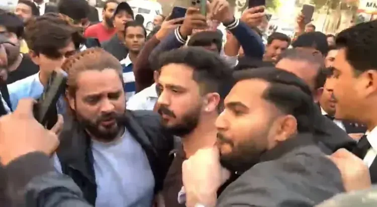 FIR Registered Against Lawyers for Allegedly Assaulting City Courts SHO in Karachi