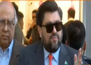 Governor Tessori Slams KP CM Over Karachi Visit, Warns Against Vandalism and Road Blockades