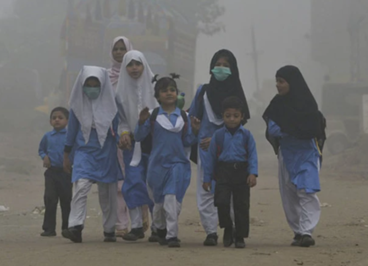 PDMA Issues Cold Weather Alert as Punjab Extends Winter Vacations, Sindh Revises School Timings