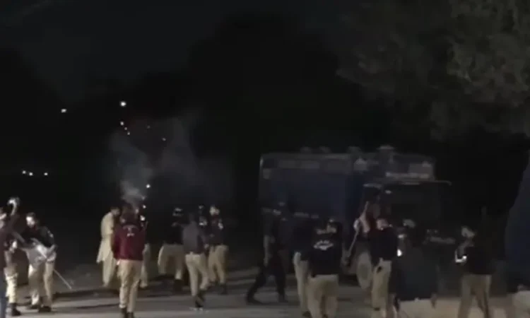 Clashes Erupt Outside Sindh Assembly; Government Cites Red Zone Violation; JI Alleges “Fascism”