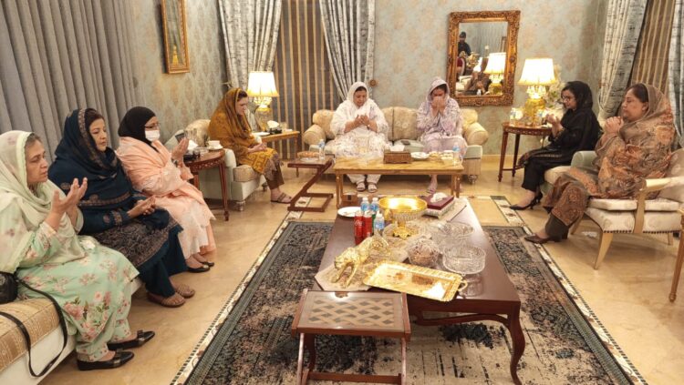 Condolences Pour In for Sister of Begum Ishrat Ashraf in Lahore