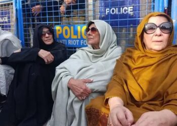 Aleema Khan Rejects Government’s Account of Imran Khan’s Medical Treatment, Demands Independent Examination