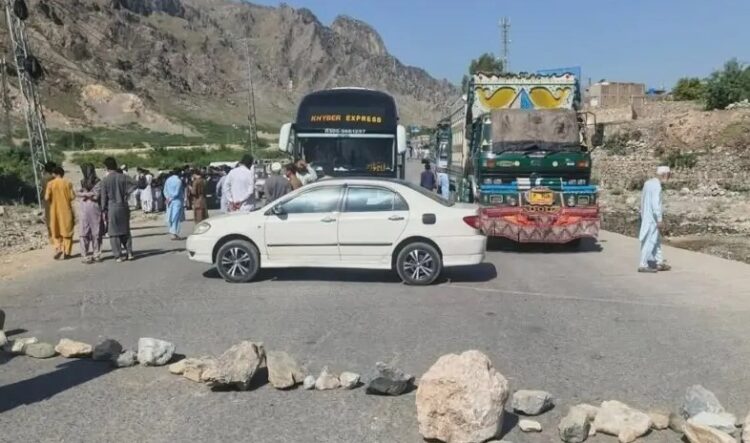 Zakhakhel Tribesmen Block Torkham Highway, Announce Self-Defence Measures After Double Killing