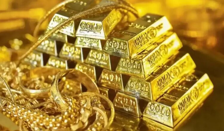 Gold Prices Decline in Pakistan After Record Surge, Following Global Market Trend