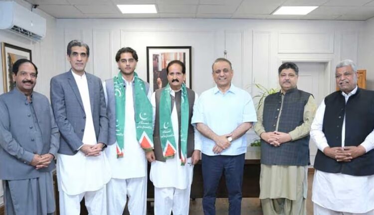 Former AJK PM Sardar Tanveer Ilyas Joins IPP- Bilawal Directs PPP to Intensify Public Outreach